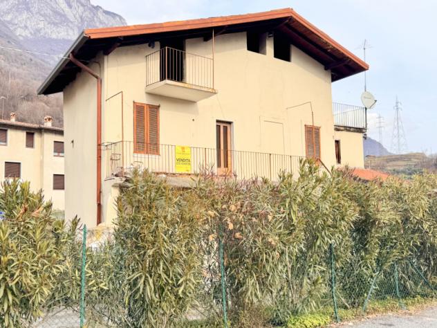casa indipendente in vendita a Costa Volpino