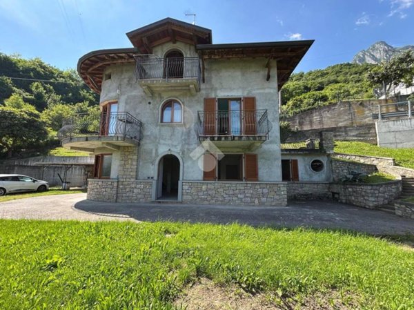 casa indipendente in vendita a Costa Volpino