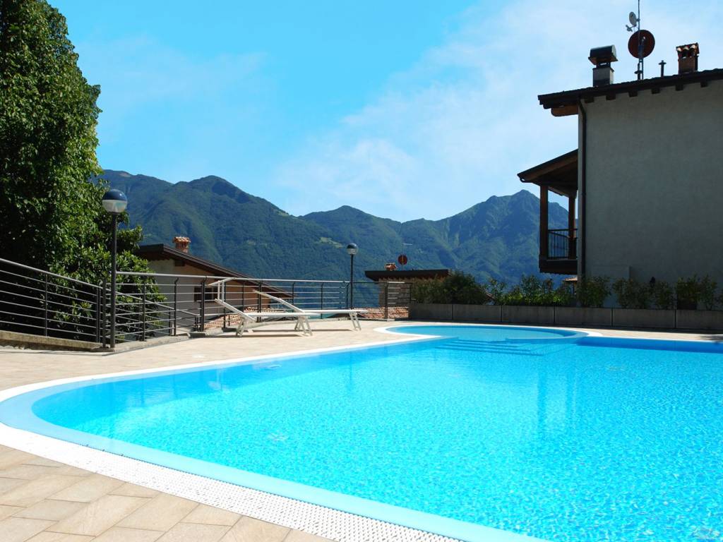 attico in vendita a Costa Volpino