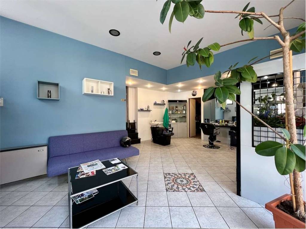 negozio in vendita a Costa Volpino