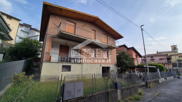 casa indipendente in vendita a Costa Volpino