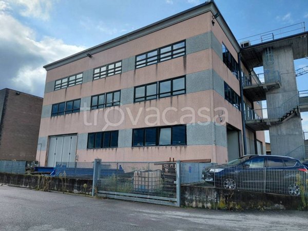 locale commerciale in vendita a Costa Volpino