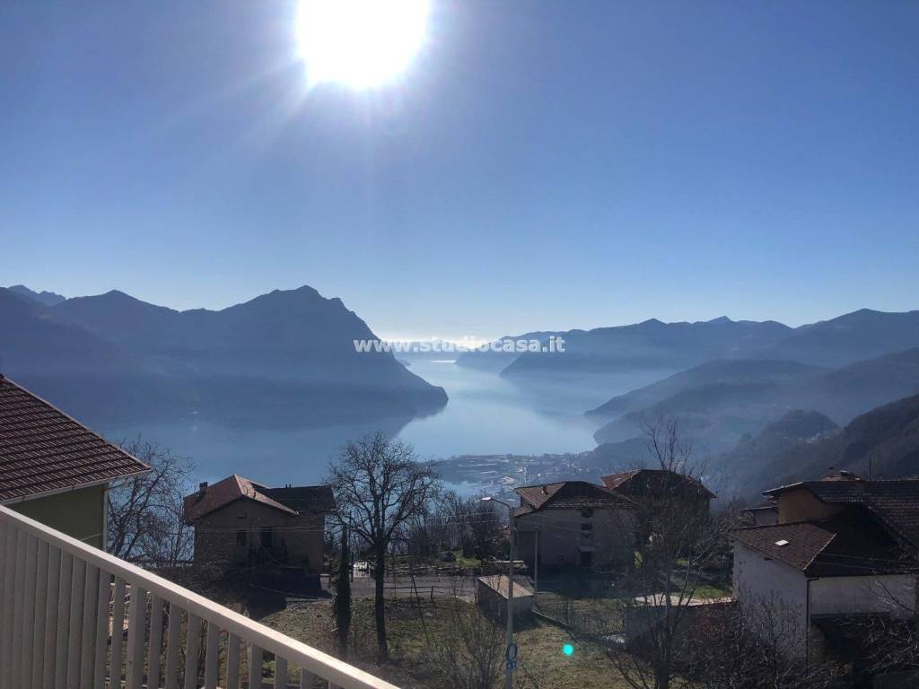 appartamento in vendita a Costa Volpino in zona Ceratello