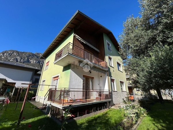 casa indipendente in vendita a Costa Volpino