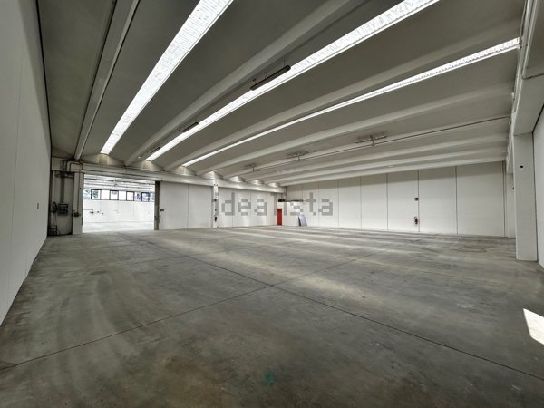 capannone in vendita a Costa Volpino