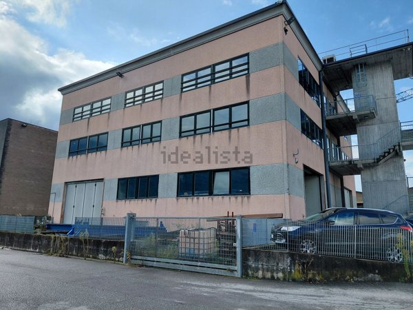 capannone in vendita a Costa Volpino