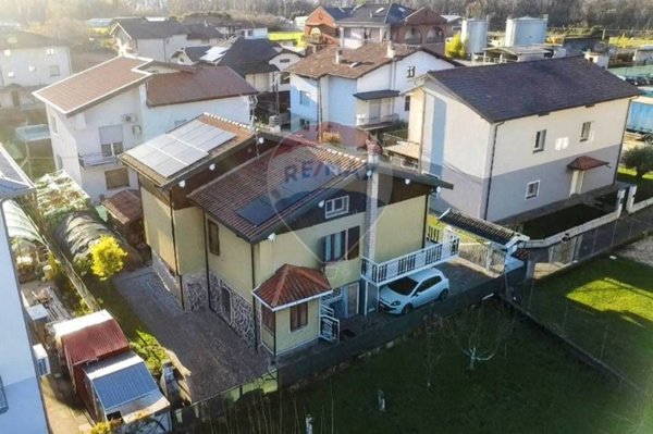 casa indipendente in vendita a Costa Volpino