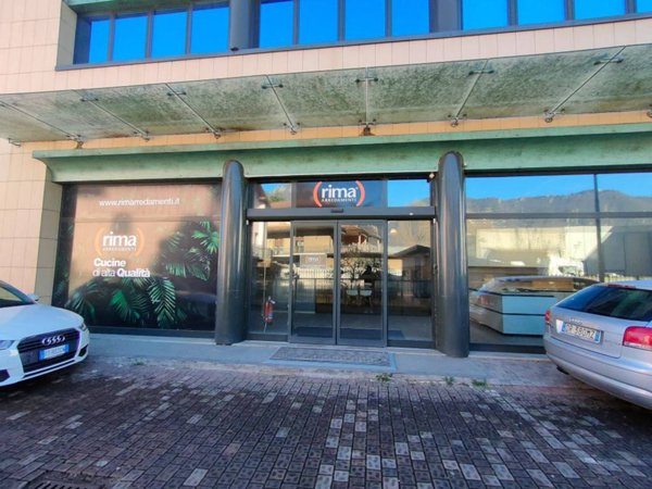 negozio in vendita a Costa Volpino