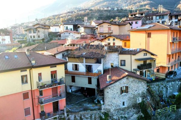 casa indipendente in vendita a Costa Volpino