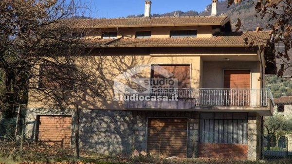 casa indipendente in vendita a Costa Volpino