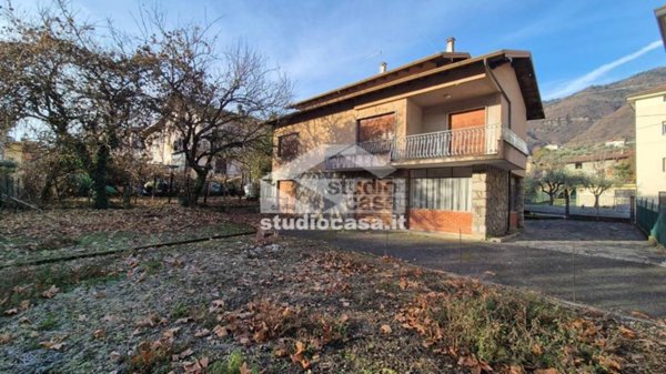 casa indipendente in vendita a Costa Volpino