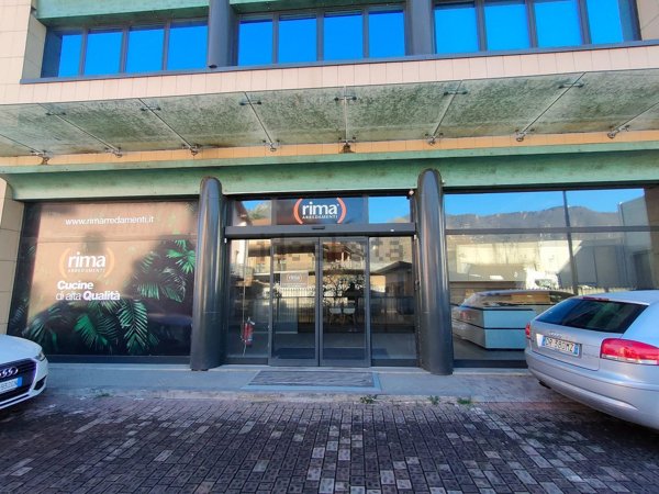 negozio in vendita a Costa Volpino