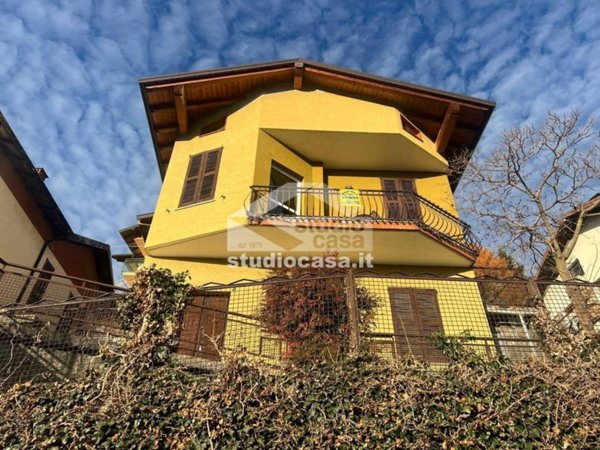 casa indipendente in vendita a Costa Volpino in zona Ceratello
