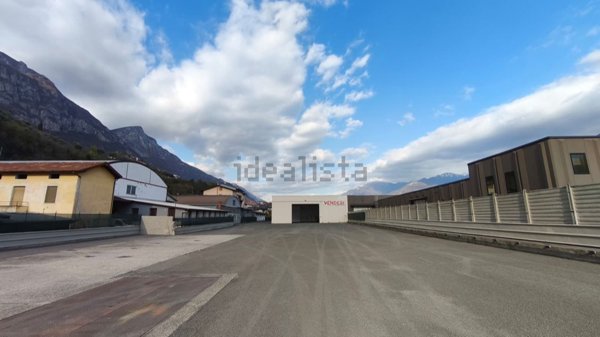 capannone in vendita a Costa Volpino