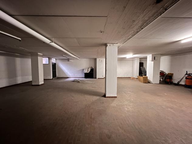 locale di sgombero in vendita a Costa Volpino