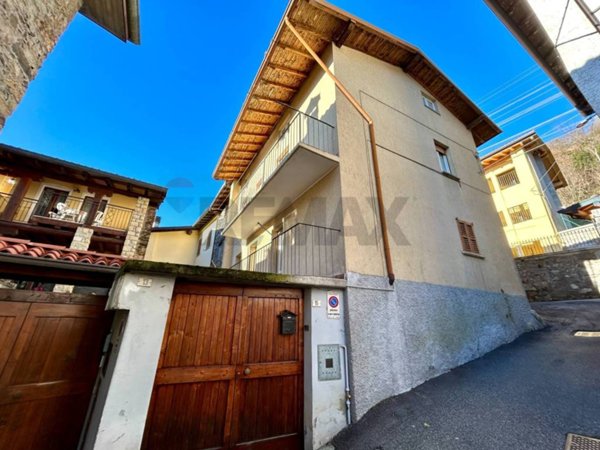 casa indipendente in vendita a Costa Volpino in zona Flaccanico