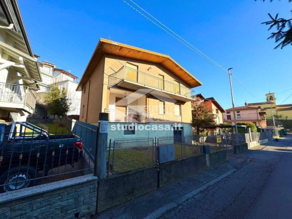 casa indipendente in vendita a Costa Volpino