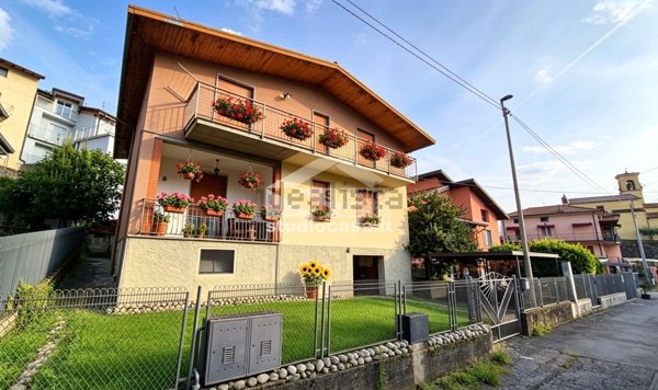 casa indipendente in vendita a Costa Volpino in zona Flaccanico
