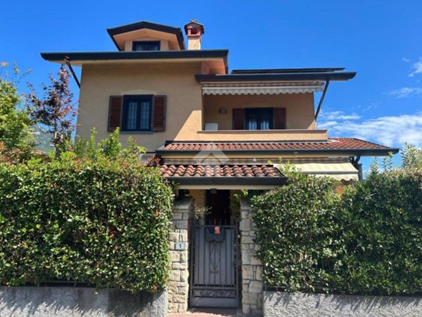 casa indipendente in vendita a Costa Volpino