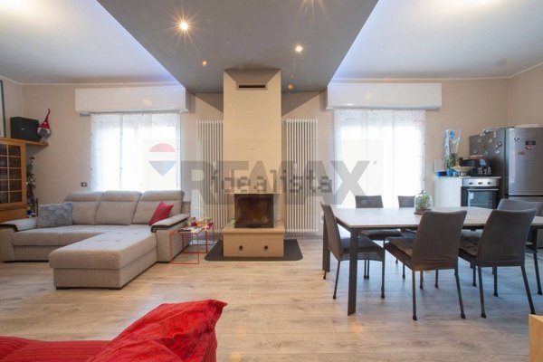 casa indipendente in vendita a Costa Volpino