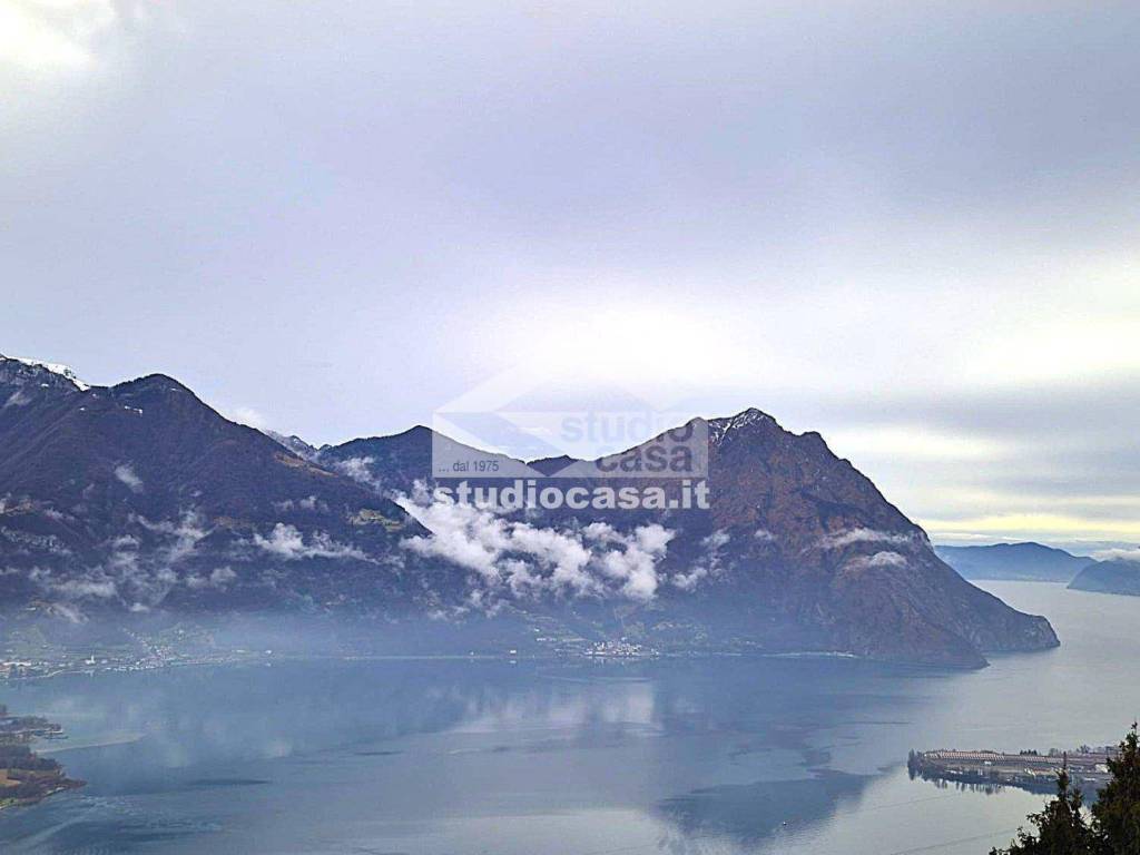 casa indipendente in vendita a Costa Volpino in zona Flaccanico