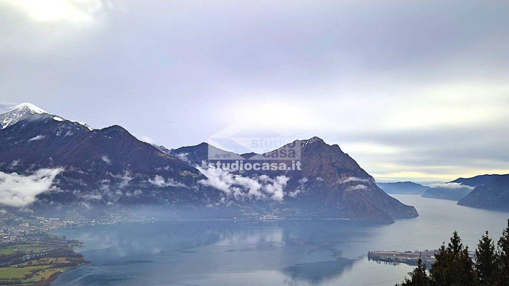 casa indipendente in vendita a Costa Volpino in zona Flaccanico