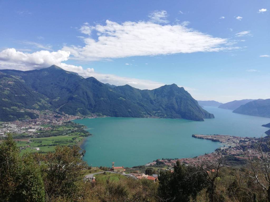 appartamento in vendita a Costa Volpino in zona Ceratello