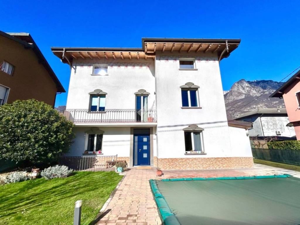 casa indipendente in vendita a Costa Volpino in zona Volpino