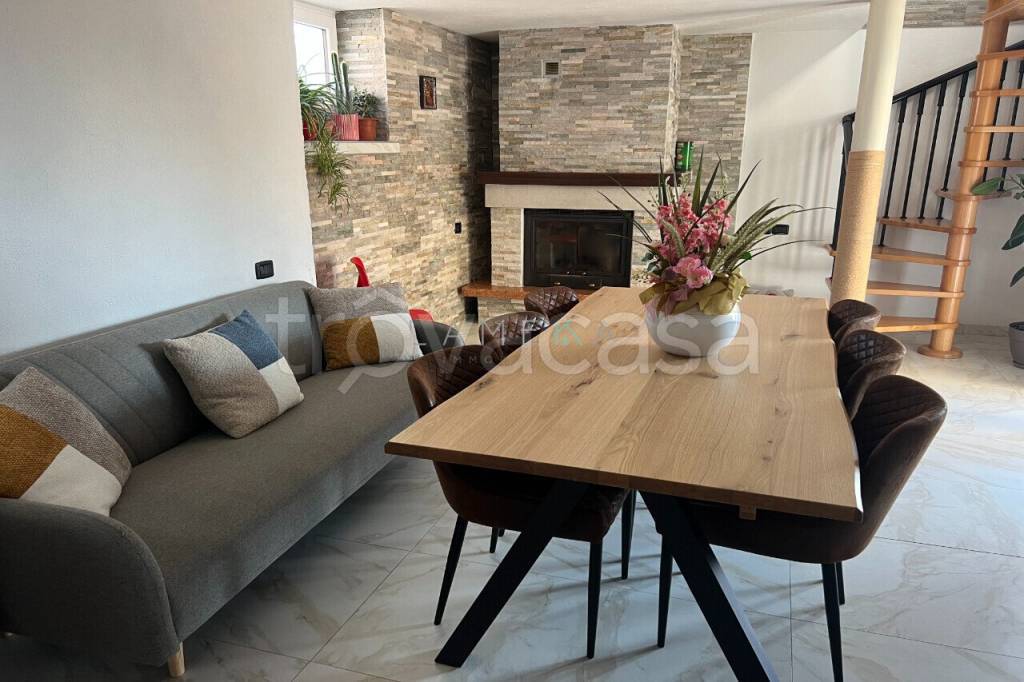 casa indipendente in vendita a Costa Volpino in zona Volpino