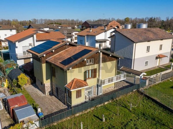 casa indipendente in vendita a Costa Volpino