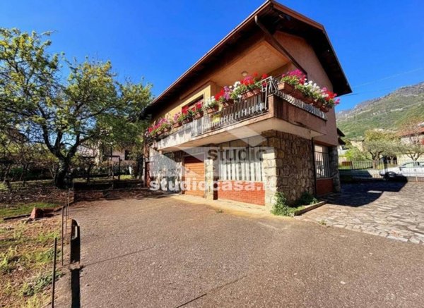 casa indipendente in vendita a Costa Volpino