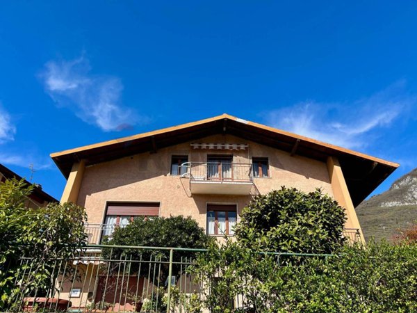 casa indipendente in vendita a Costa Volpino