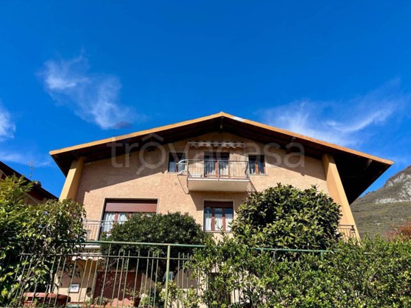 casa indipendente in vendita a Costa Volpino in zona Volpino