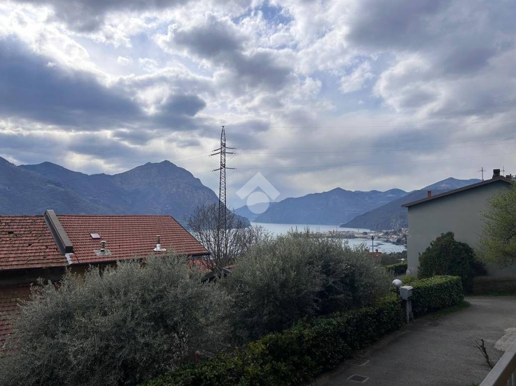 casa indipendente in vendita a Costa Volpino