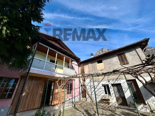 casa indipendente in vendita a Costa Volpino in zona Volpino