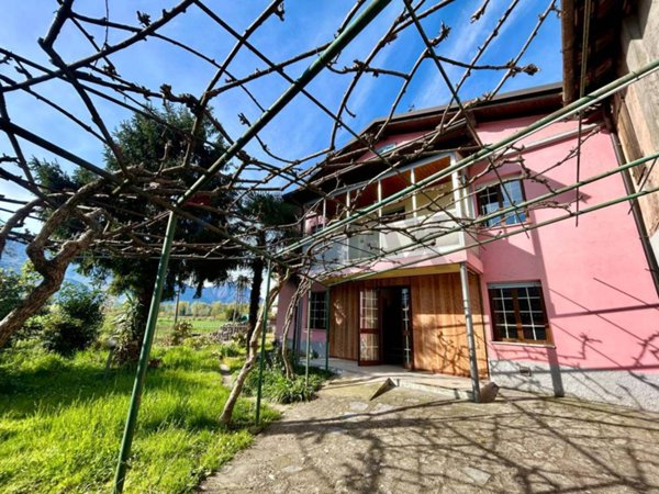 casa indipendente in vendita a Costa Volpino