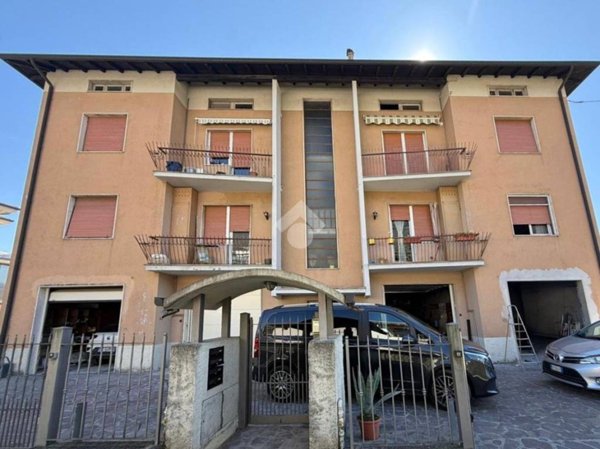 appartamento in vendita a Costa Volpino in zona Volpino