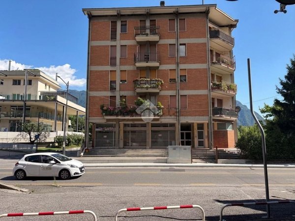locale commerciale in vendita a Costa Volpino in zona Volpino