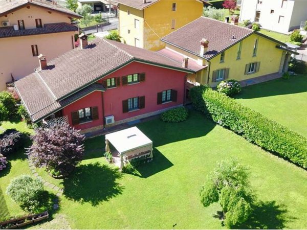 casa indipendente in vendita a Costa Volpino
