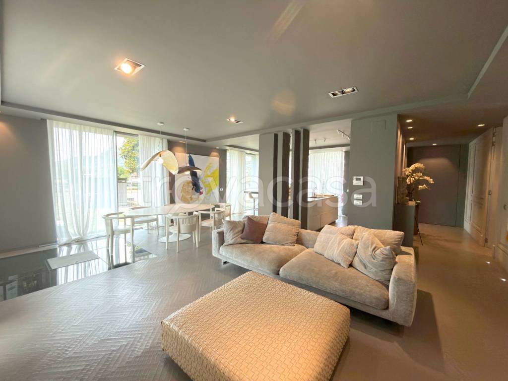 casa indipendente in vendita a Costa Volpino in zona Volpino