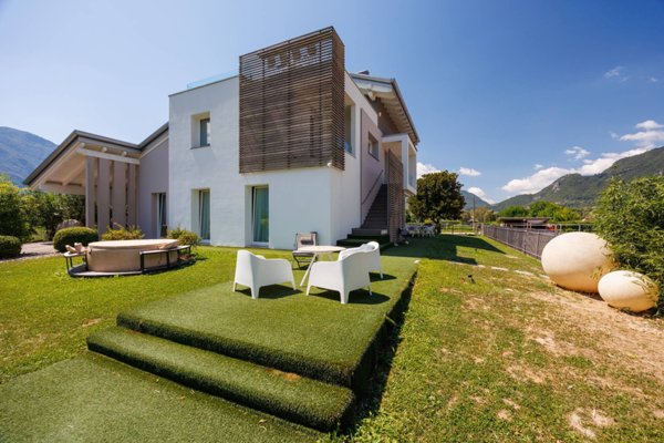 casa indipendente in vendita a Costa Volpino in zona Volpino