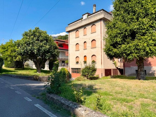 appartamento in vendita a Costa Volpino in zona Volpino