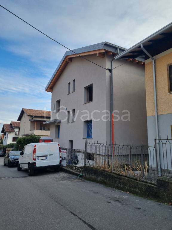 appartamento in vendita a Costa Volpino in zona Volpino