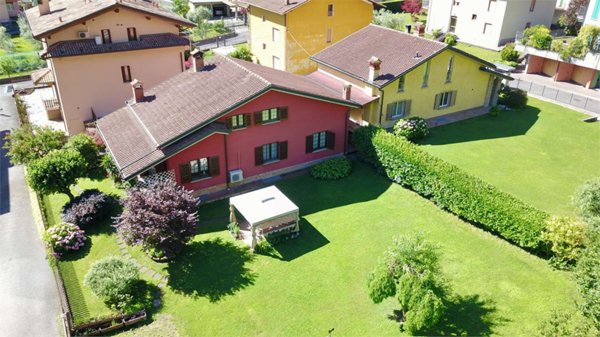 casa indipendente in vendita a Costa Volpino in zona Volpino