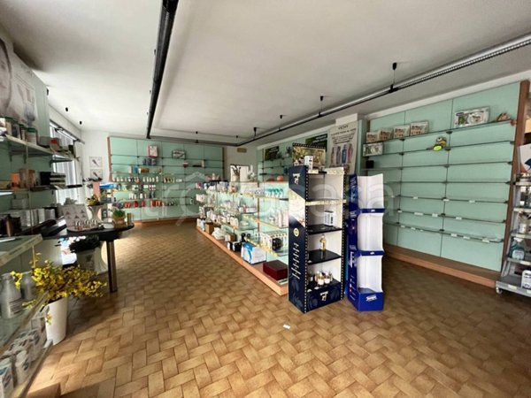 locale commerciale in vendita a Covo