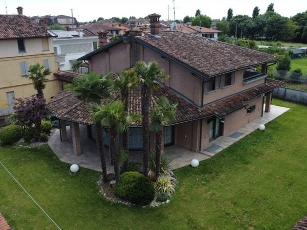 casa indipendente in vendita a Covo