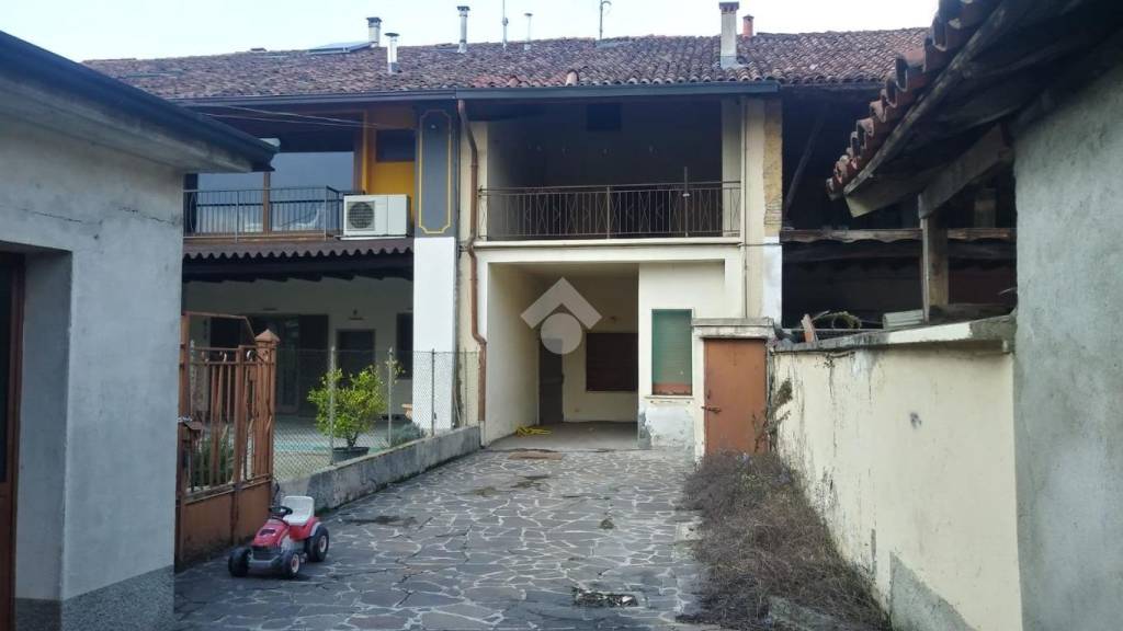 casa indipendente in vendita a Covo