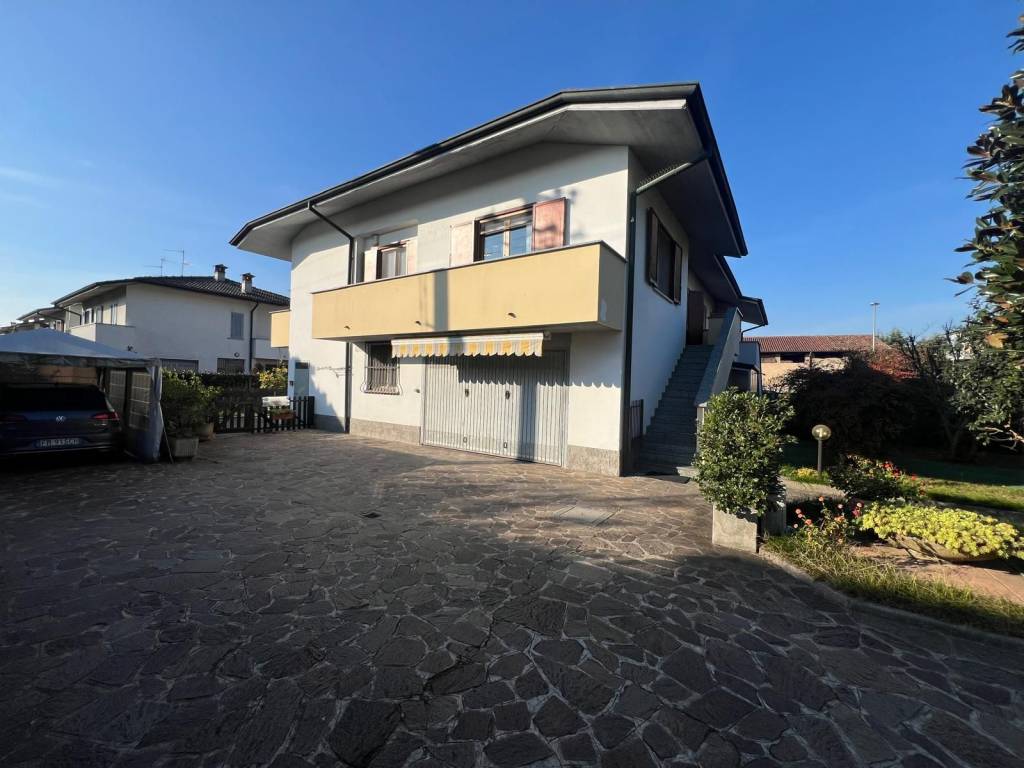 casa indipendente in vendita a Covo