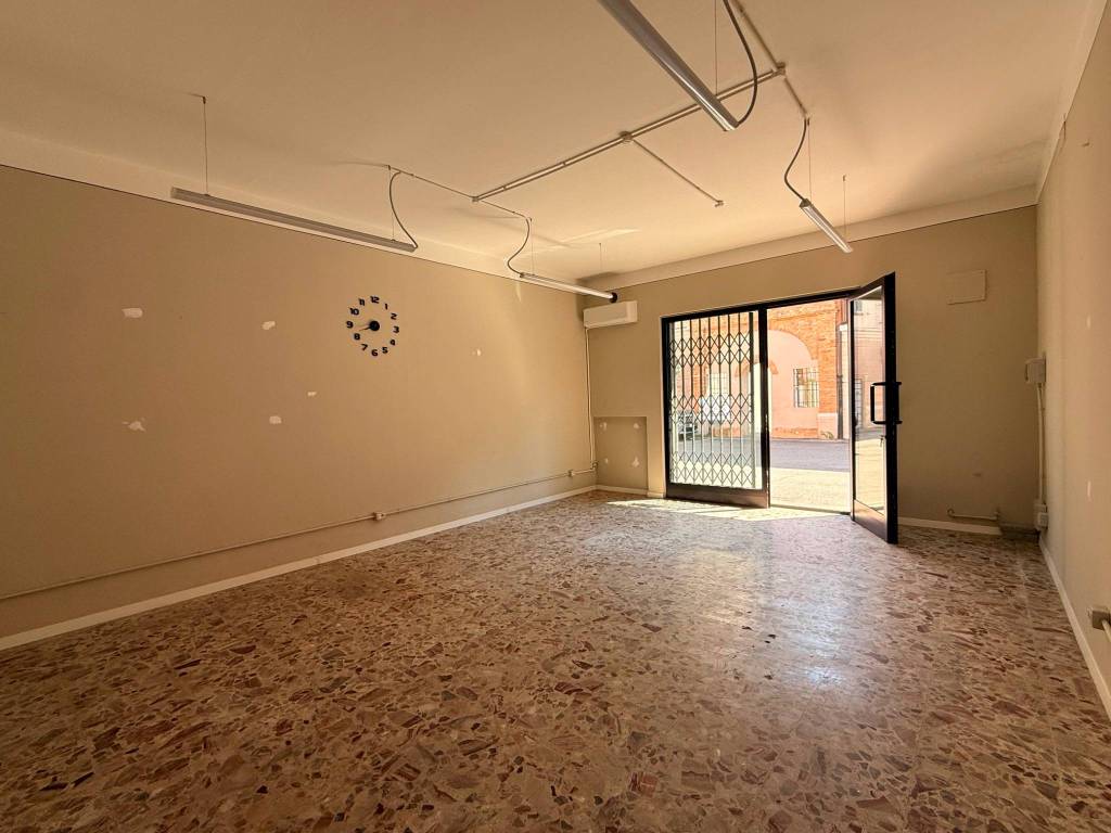 negozio in vendita a Covo