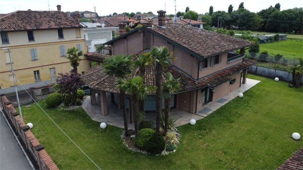 casa indipendente in vendita a Covo